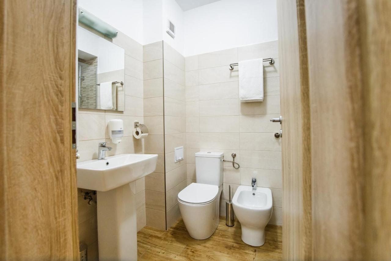 Sunny View 2 Bedroom Central Apartment أرادايا المظهر الخارجي الصورة