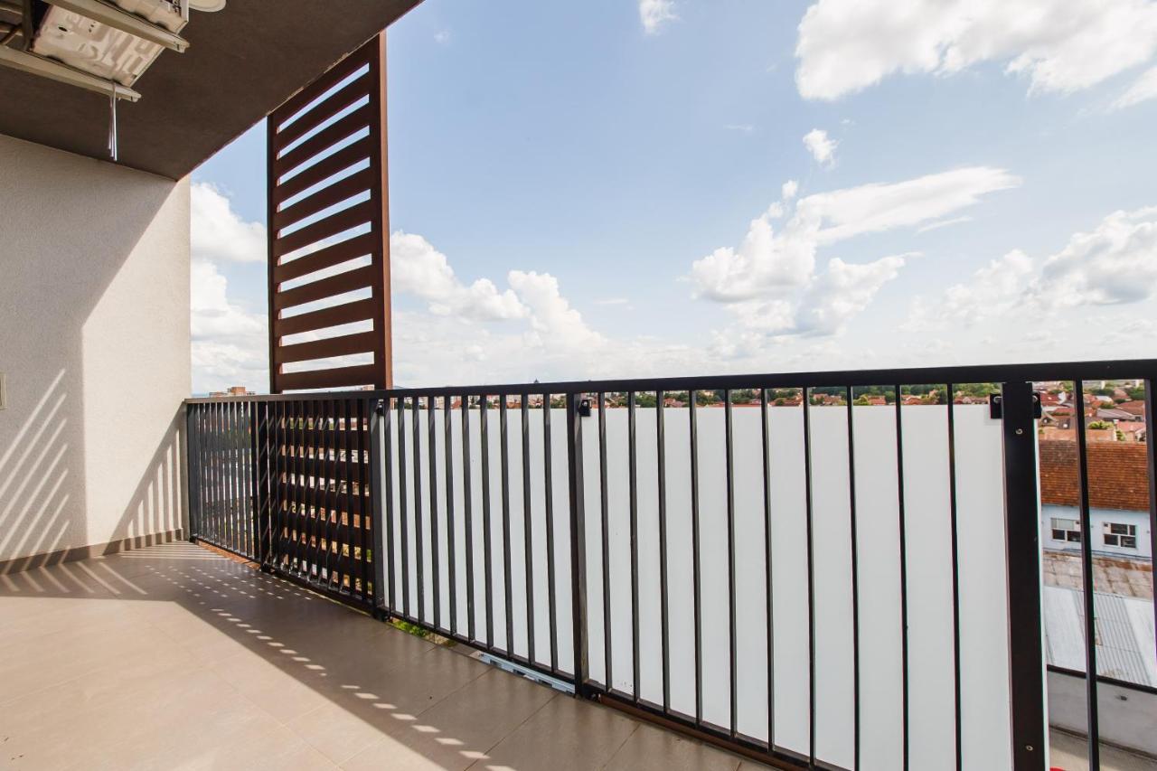 Sunny View 2 Bedroom Central Apartment أرادايا المظهر الخارجي الصورة