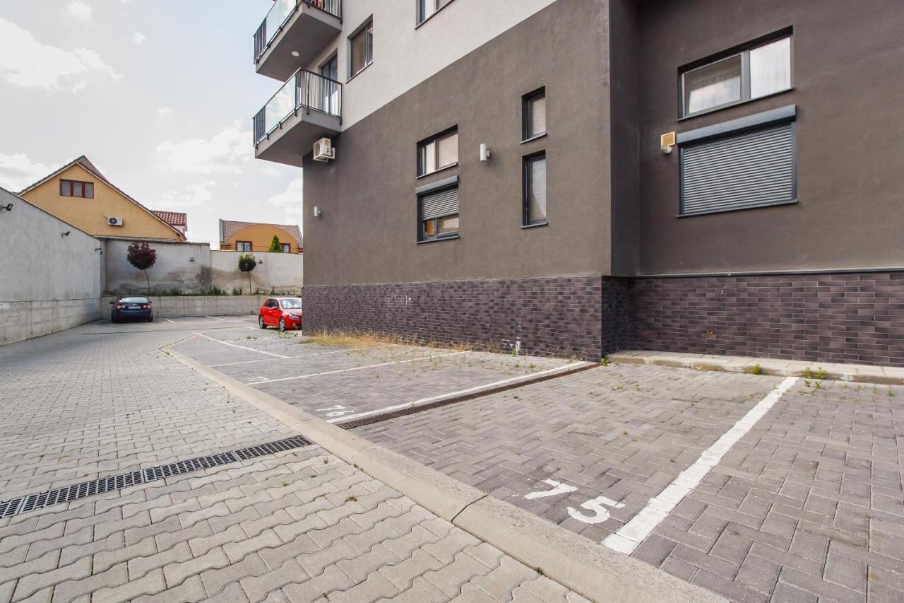 Sunny View 2 Bedroom Central Apartment أرادايا المظهر الخارجي الصورة